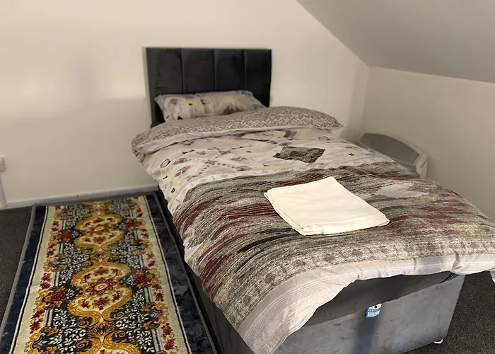 Studio With 3 Beds- 20 Min From London Bridge And Gatwick Airport
