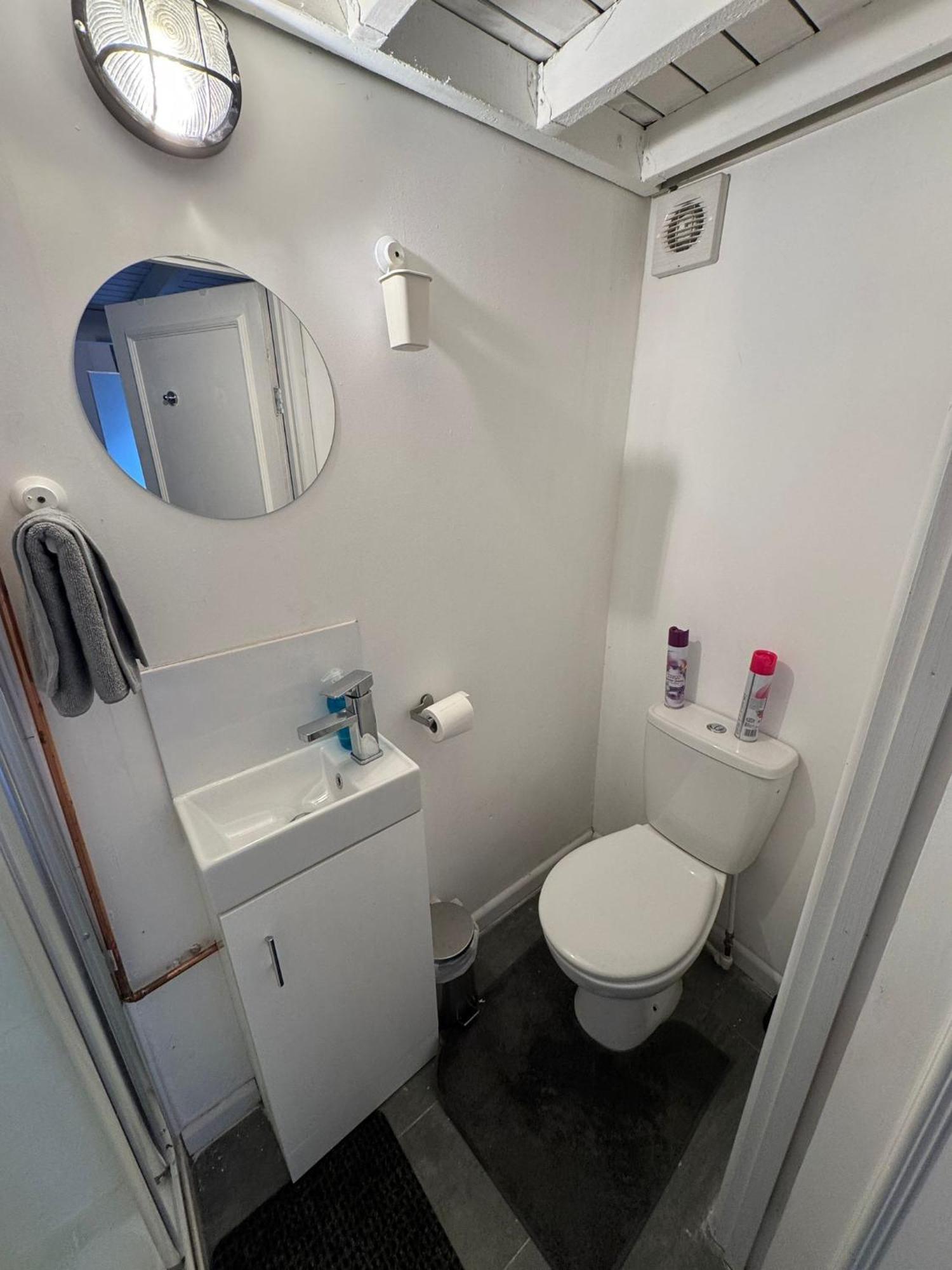 With 3 Beds- 20 Min From Bridge And Gatwick Airport * Лондон
