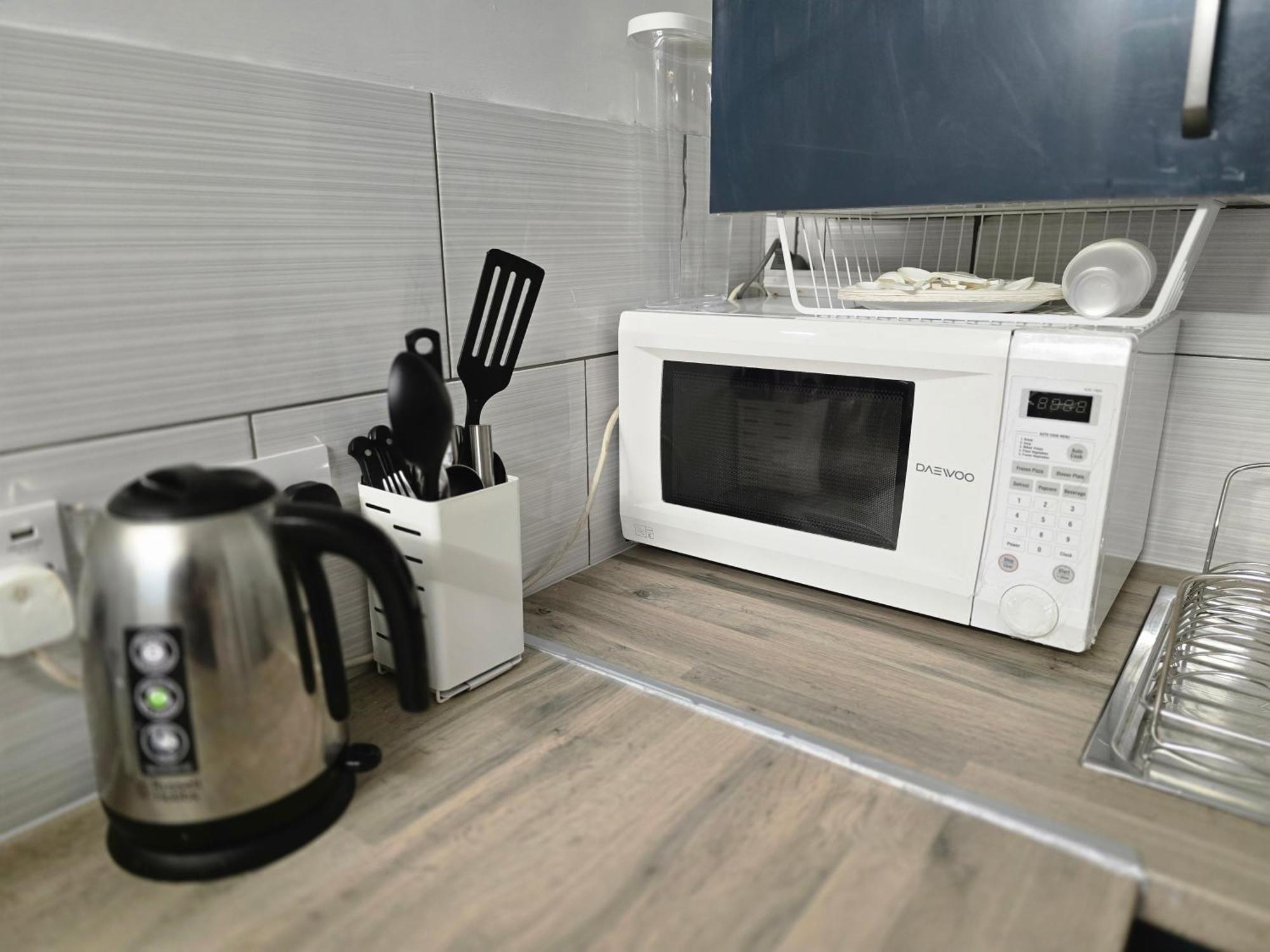 With 3 Beds- 20 Min From Bridge And Gatwick Airport Лондон